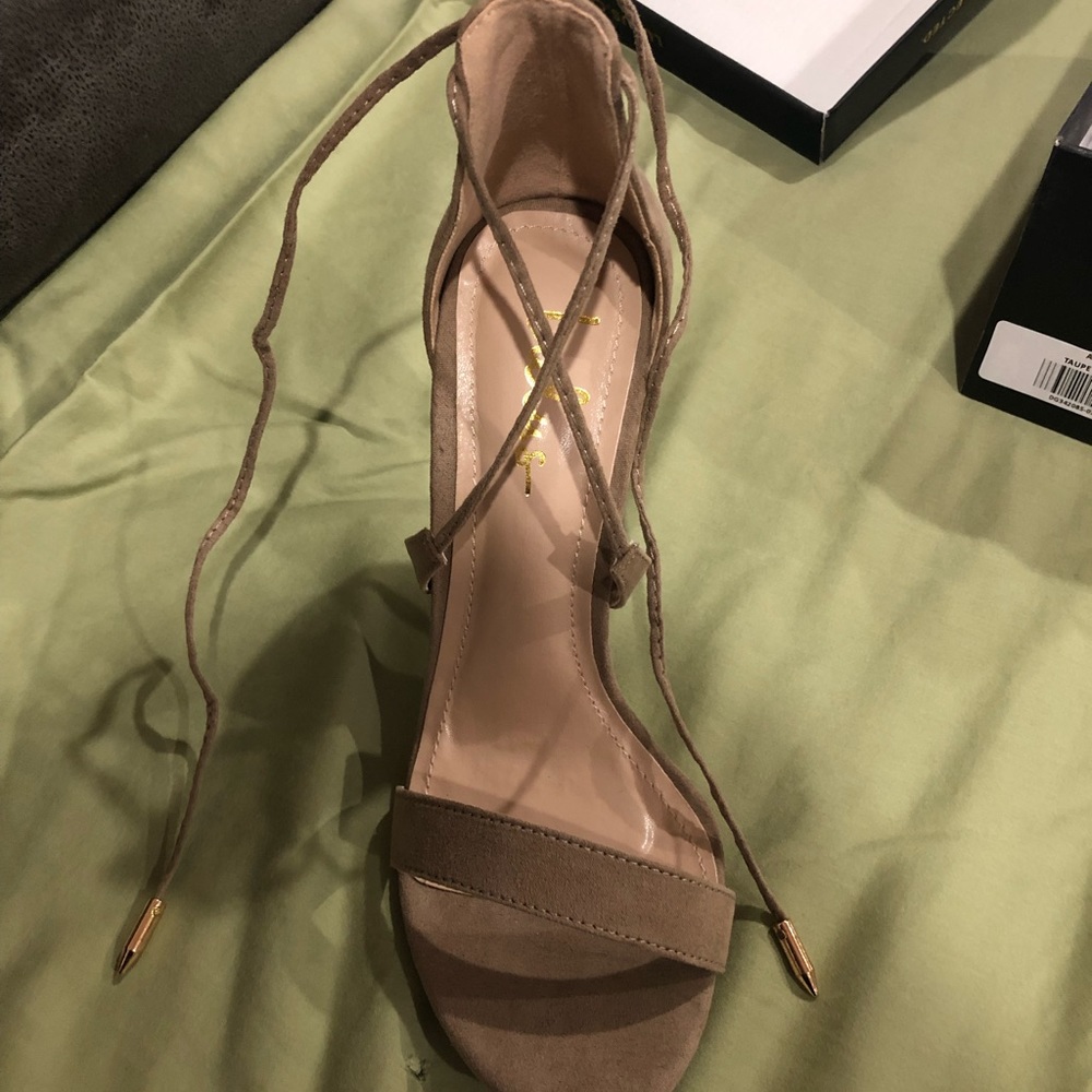 High heels - Picture 2 of 3